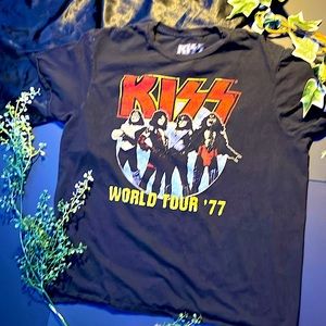 Kiss World Tour ‘77-tshirt-worn a few times-larger chest not recommended- cute